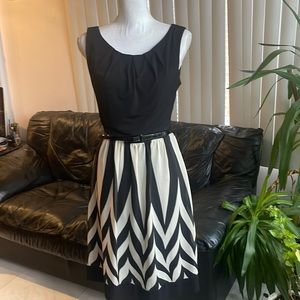 NWT ROZ&ALI sleeveless belted fit and flare dress ,size 8